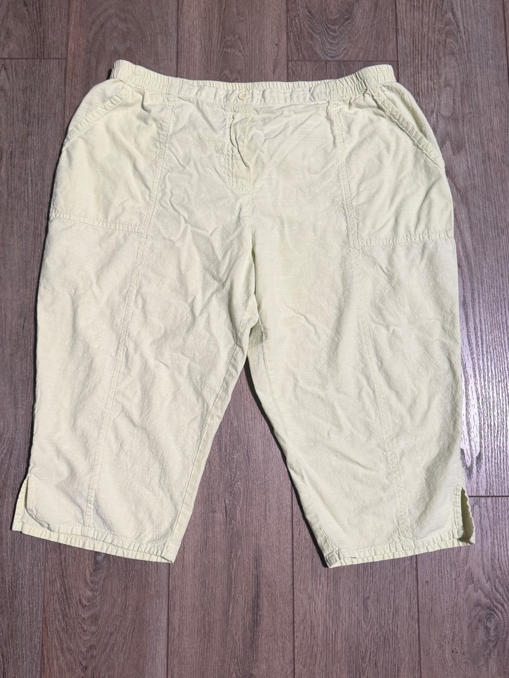Women's Light Yellowish Green Capri Pants with Elastic Waist